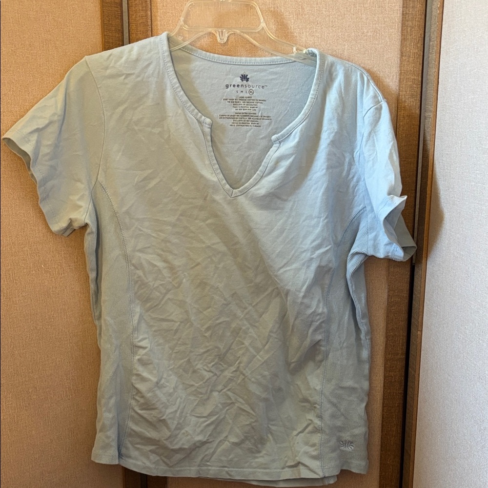 FINAL MARKDOWN GREEN SOURCE Women's Light Blue V-Neck Top XL